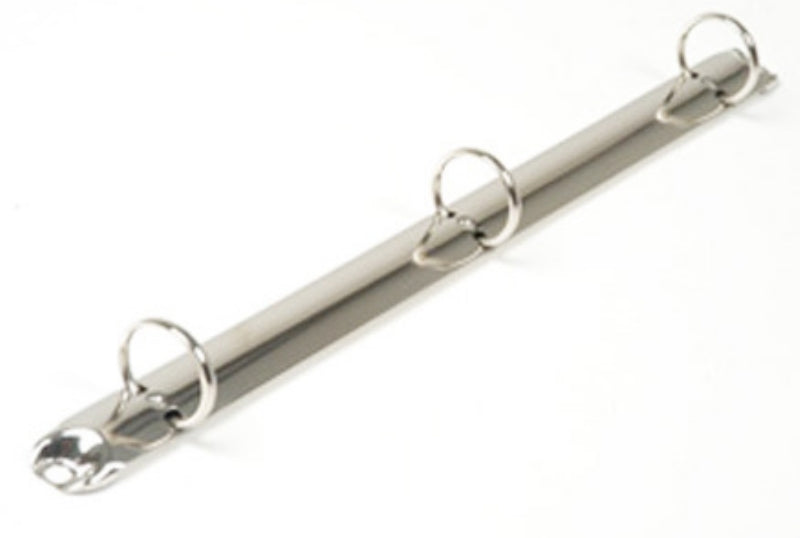 Herraje tamaño carta (280 mm) con tres argollas circulares de 3/4 de pulgada, sin palancas, base de 20 mm y acabado níquel, capacidad de 150 hojas. Herraje tamaño carta (280 mm) con tres argollas circulares de 3/4 de pulgada, sin palancas, base de 20 mm y acabado níquel, capacidad de 150 hojas.